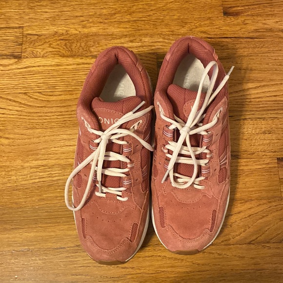 Vionic Classic Walker Dusty Cedar Rose - Picture 8 of 12